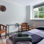Privates Ruhiges Haus Im Herzen Der Neustadt